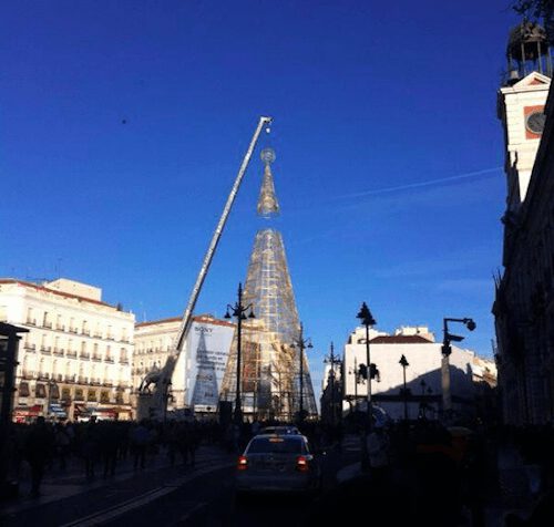 Colocación del árbol este domingo 10 de noviembre - L. Fernández (Zonaretiro.com)