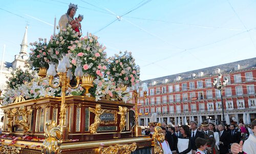 Inicio de la procesión del 9 de noviembre de 2013 - Ayto