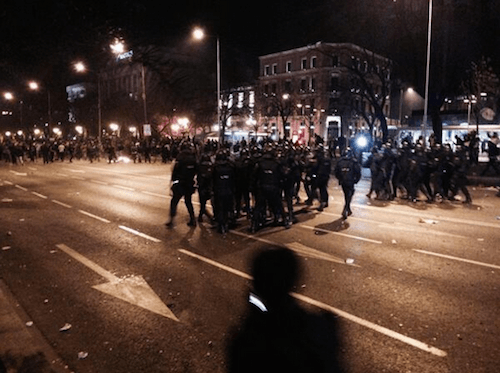 Agentes antidisturbios en Recoletos - TW @occupybarcelona