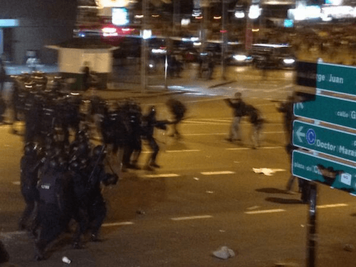 Cargas policiales en Colón - TW