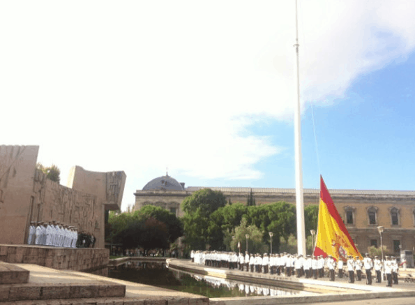 izado-bandera-colon-22-septiembre-2014
