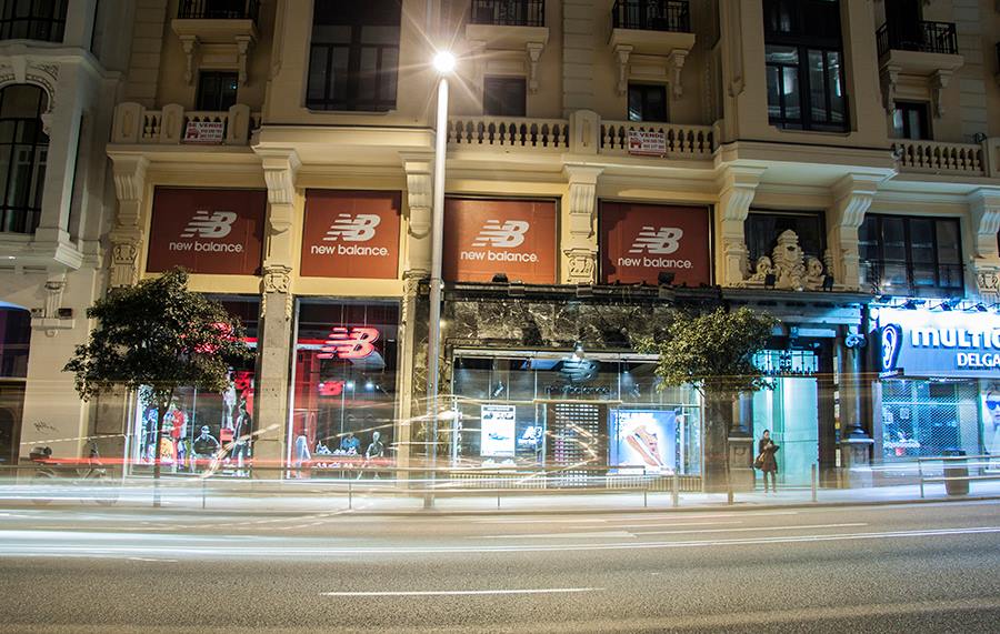 Relámpago imitar Mancha New Balance inaugura su 'flagship store' en la Gran Vía - Zona Retiro -