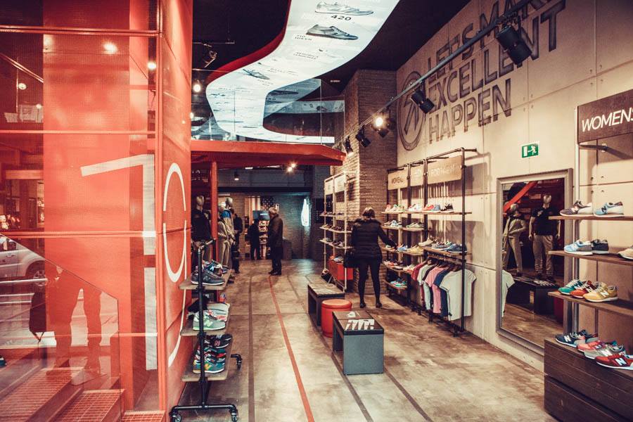 Relámpago imitar Mancha New Balance inaugura su 'flagship store' en la Gran Vía - Zona Retiro -