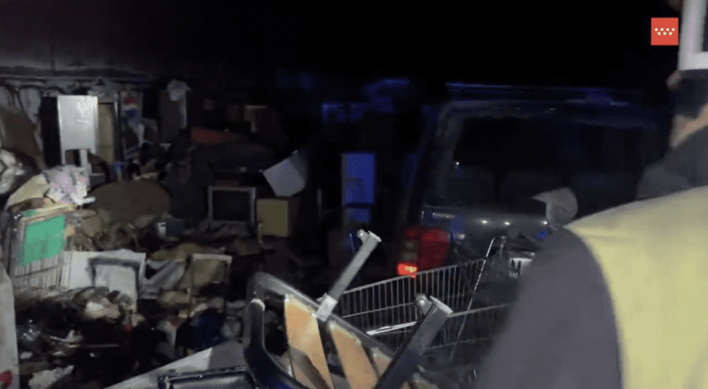 Arde una lonja abandonada con 11 personas en su interior