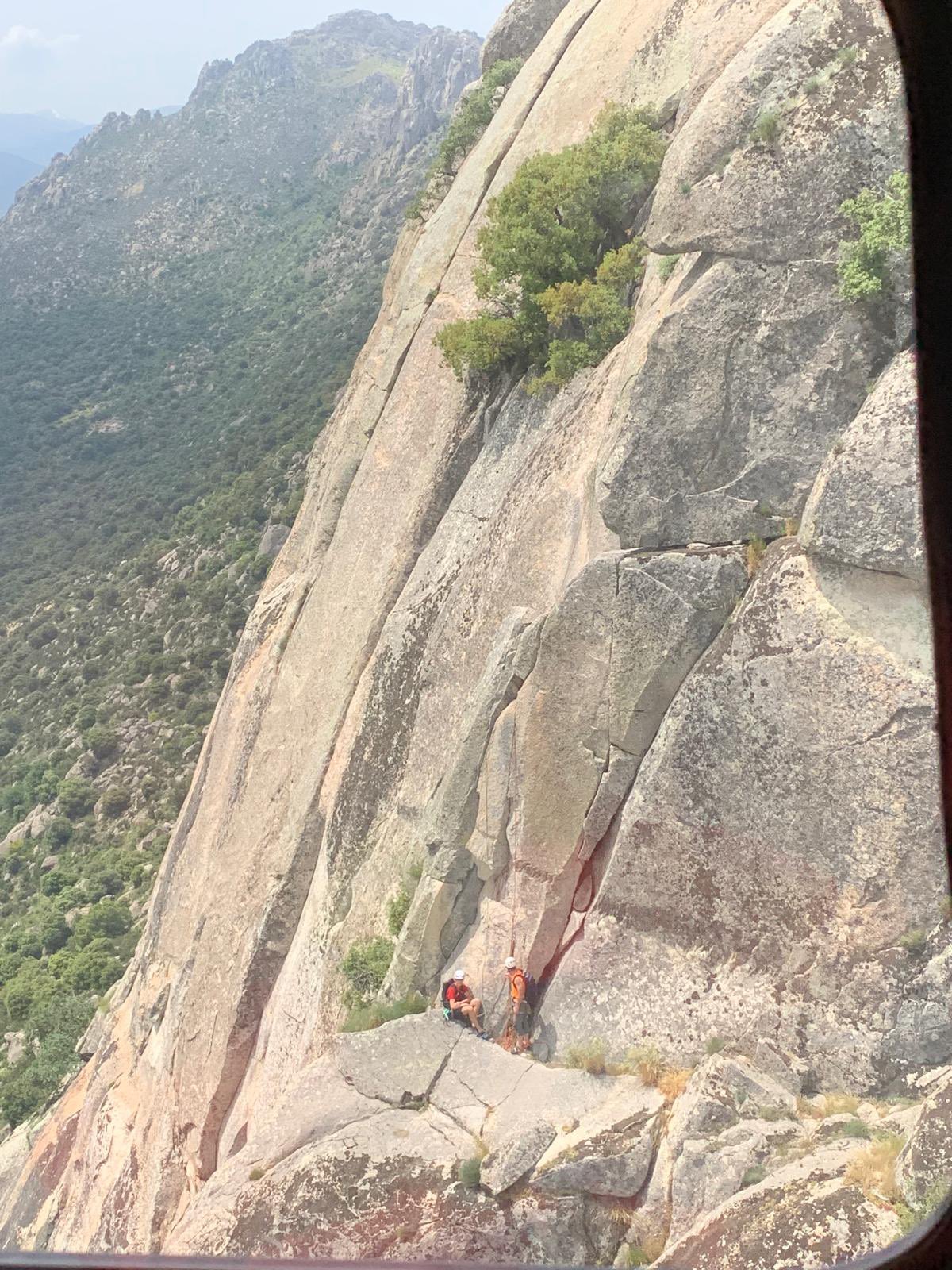 Rescatado un escalador herido atrapado en el Pico de la Miel – Zona ...