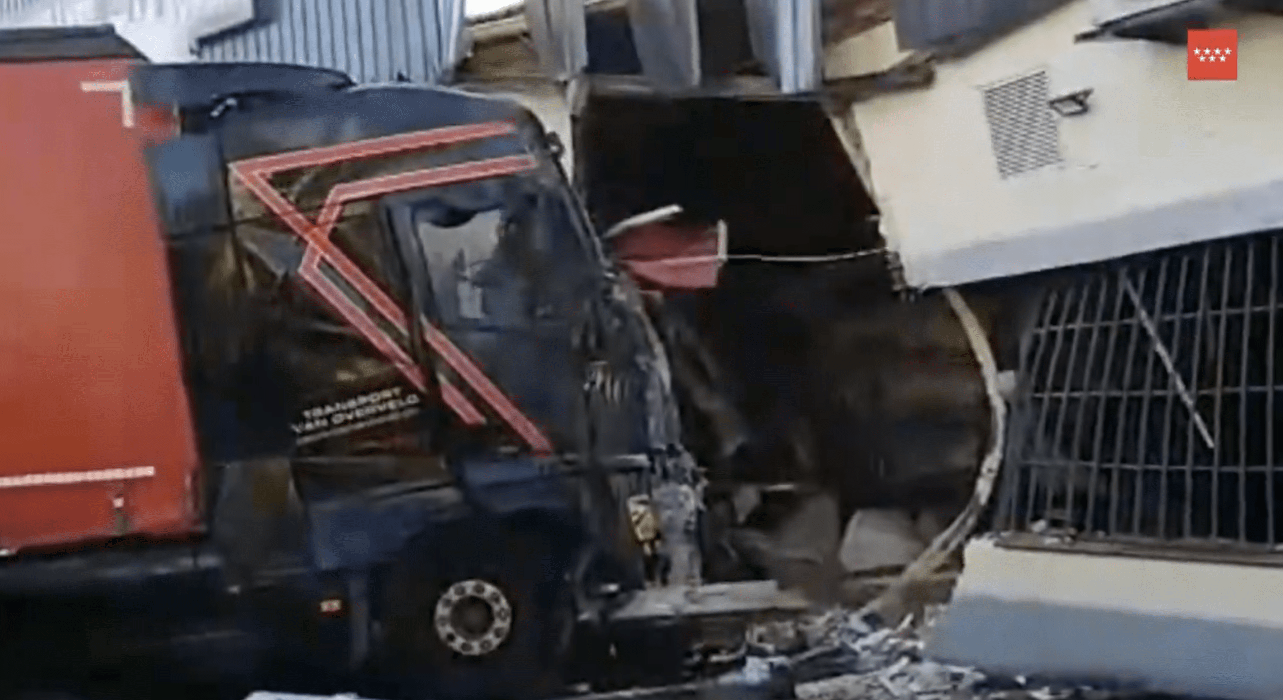 ÚLTIMA HORA Un camión se empotra contra un restaurante en Ajalvir