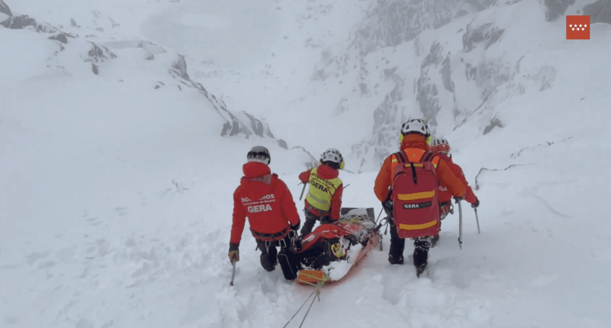 VÍDEO Milagro en Peñalara: Un esquiador sobrevive tras ser arrastrado 50 metros por un alud
