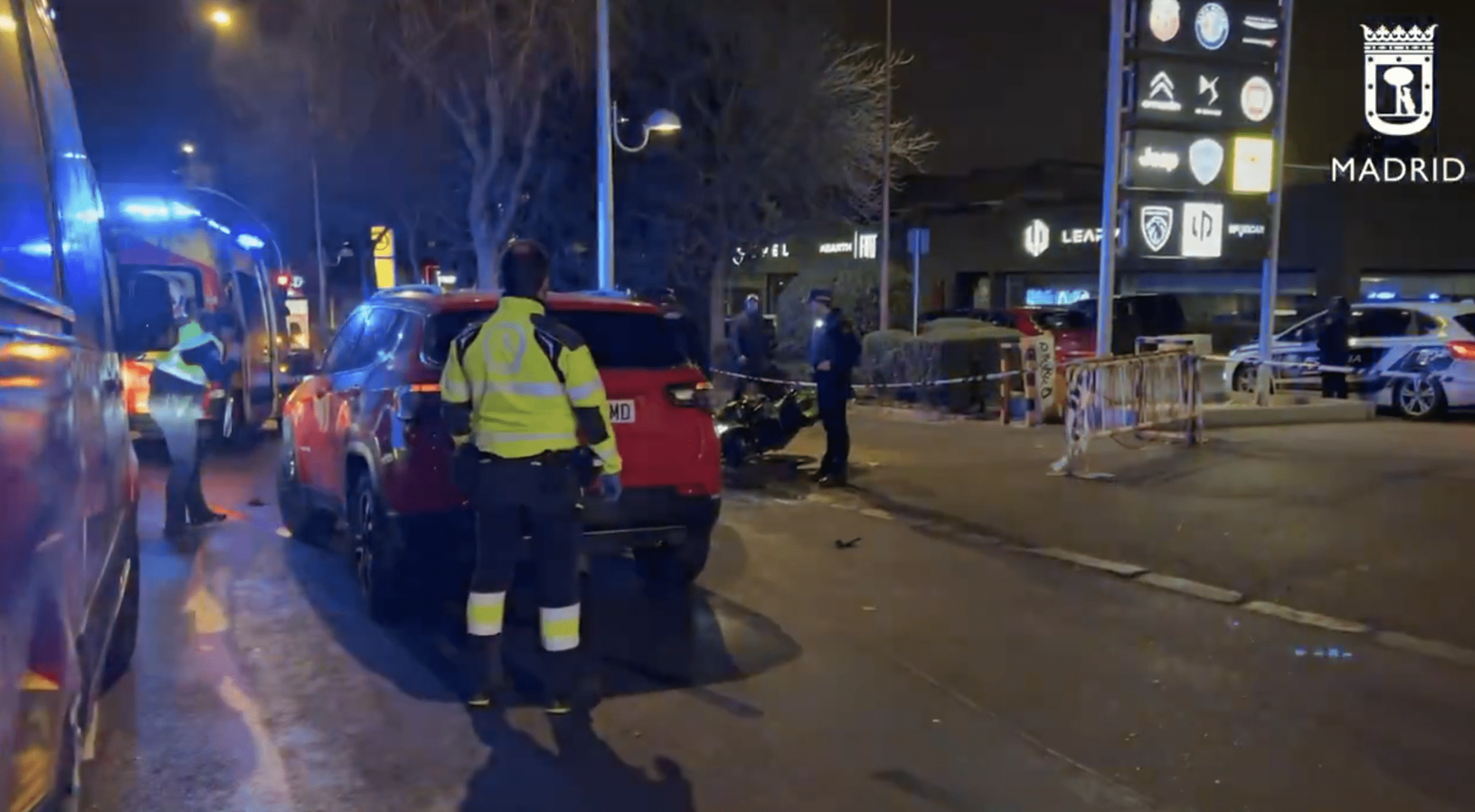 Un motorista muere en Doctor Esquerdo tras chocar con un coche frente al concesionario