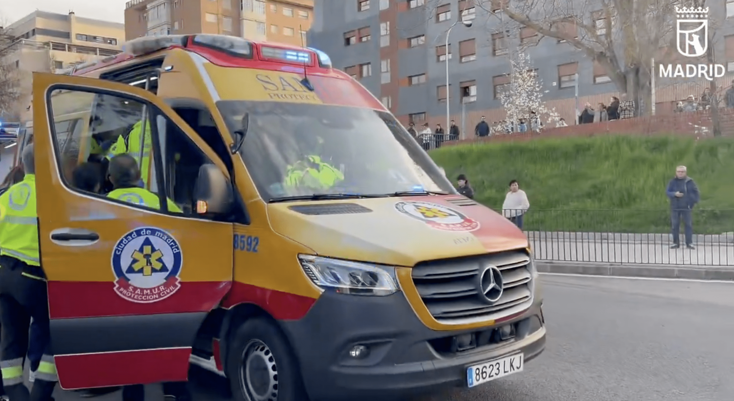 Grave un niño de 14 años golpeado por un autobús en Madrid