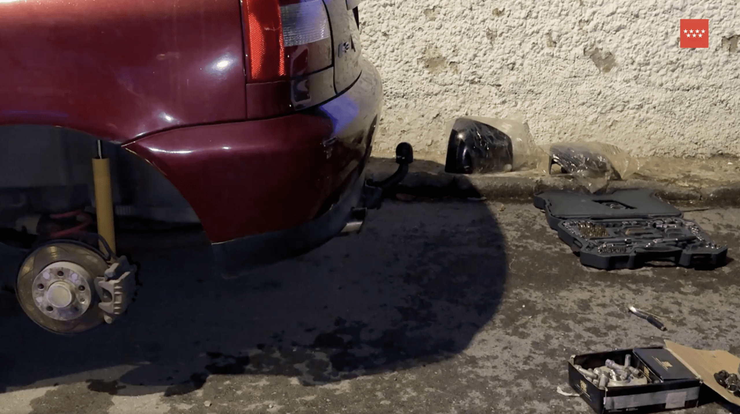 Un joven de 23 años muere aplastado por su coche mientras lo reparaba