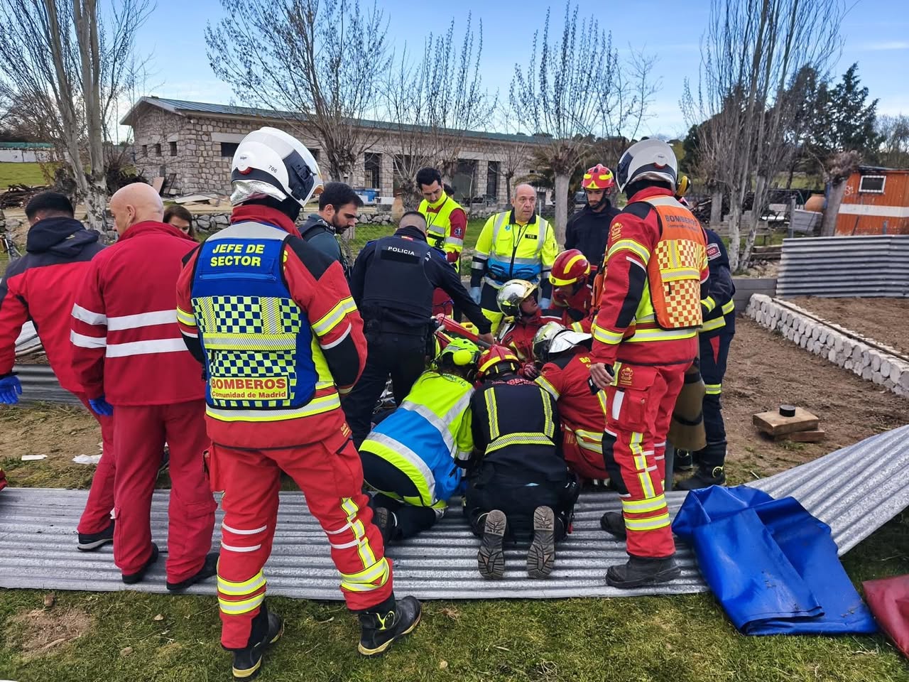 Grave un hombre de 67 años atrapado en una mula mecánica en Colmenar Viejo