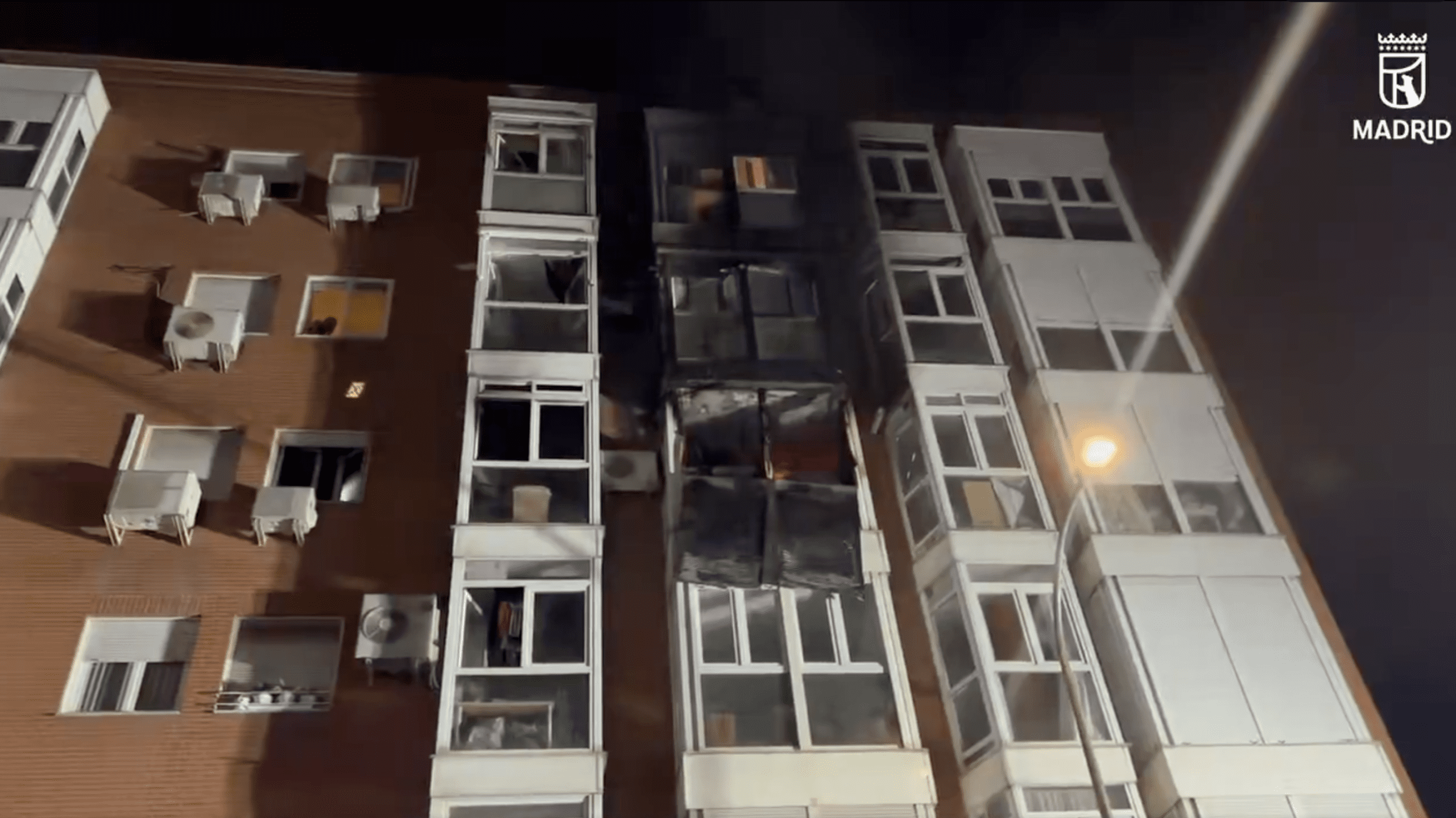 Tres heridos tras un incendio provocado por la batería de un móvil en Ciudad Lineal